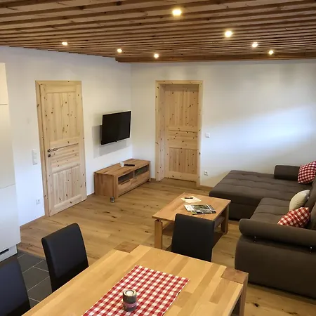 Haus Hubertus アパート Enzklösterle